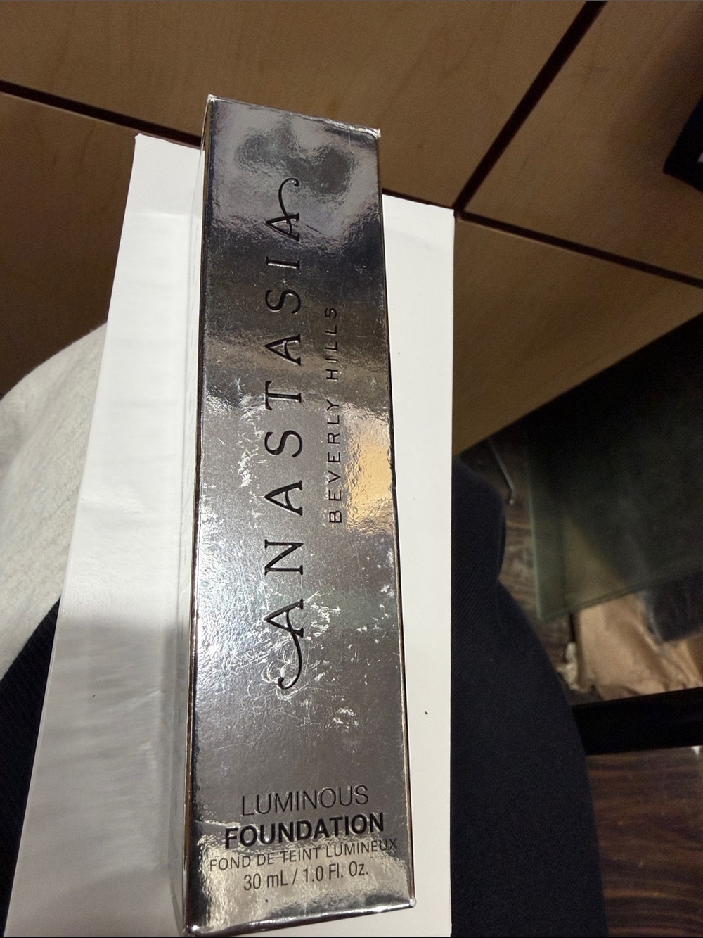 Anastasia Beverly Hills Luminous Foundation  color 250C